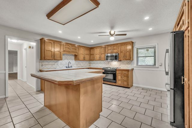 3111 Ashland City Rd, Clarksville, TN 37043