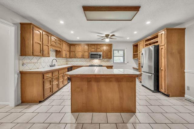 3111 Ashland City Rd, Clarksville, TN 37043