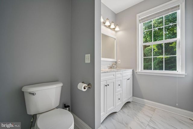 4049 COLUMBIA PIKE, Arlington, VA 22204