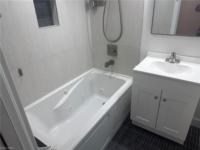 1440 Green Valley CIR W 601, Naples, FL 34104