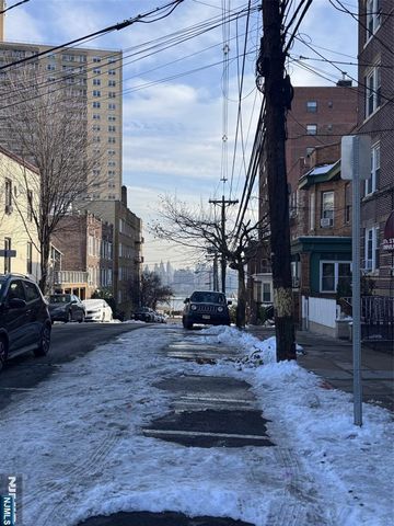 27 66th Street 4, West New York, NJ 07093