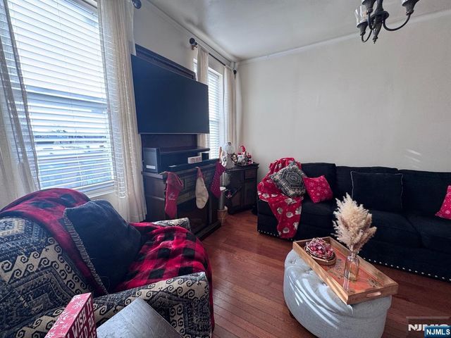 27 66th Street 4, West New York, NJ 07093