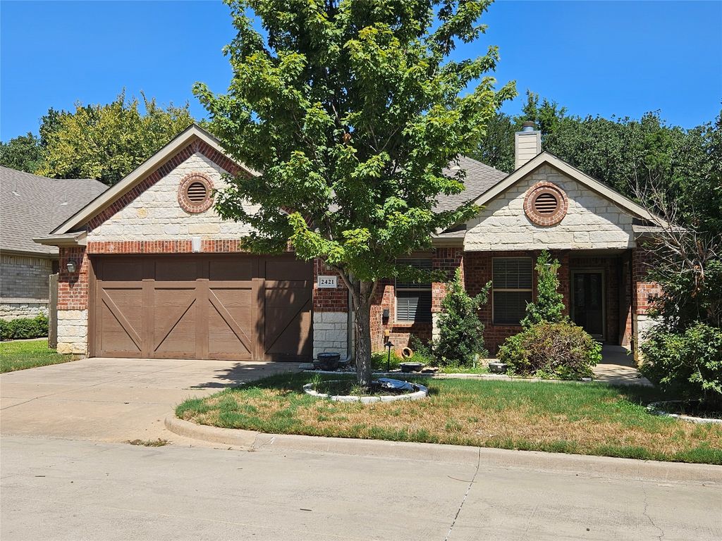 2421 Creek Villas Drive, Bedford, TX 76022