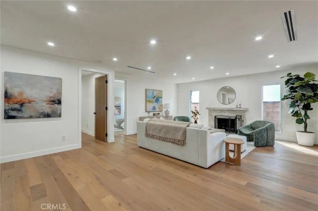 6852 Atoll Avenue, North Hollywood, CA 91605