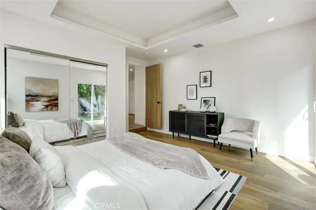 6852 Atoll Avenue, North Hollywood, CA 91605