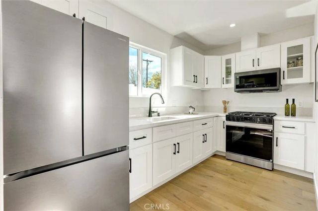 6852 Atoll Avenue, North Hollywood, CA 91605