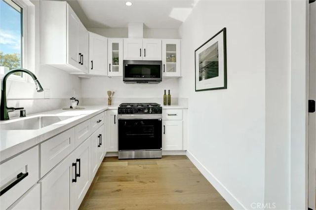 6852 Atoll Avenue, North Hollywood, CA 91605