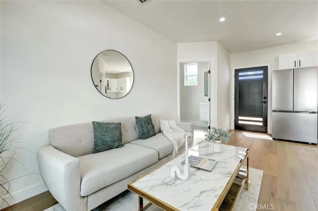 6852 Atoll Avenue, North Hollywood, CA 91605