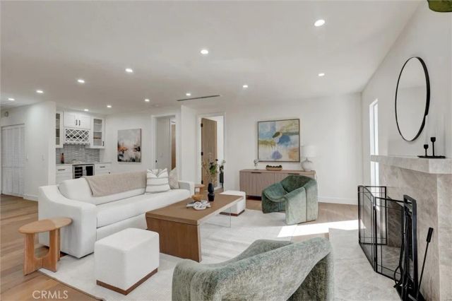 6852 Atoll Avenue, North Hollywood, CA 91605