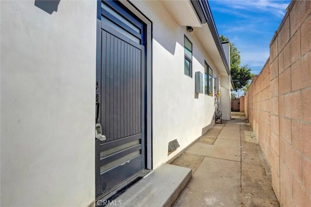 6852 Atoll Avenue, North Hollywood, CA 91605