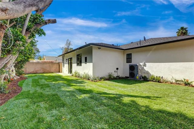 6852 Atoll Avenue, North Hollywood, CA 91605