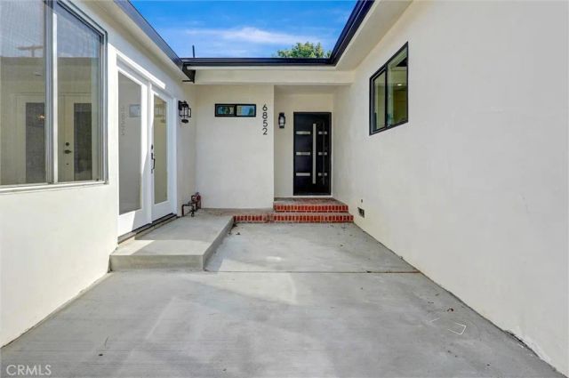 6852 Atoll Avenue, North Hollywood, CA 91605