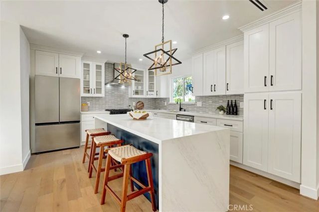 6852 Atoll Avenue, North Hollywood, CA 91605