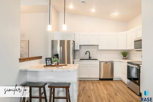 2407 E Jetty Pl Place, Sioux Falls, SD 57108