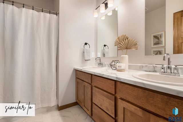 2407 E Jetty Pl Place, Sioux Falls, SD 57108