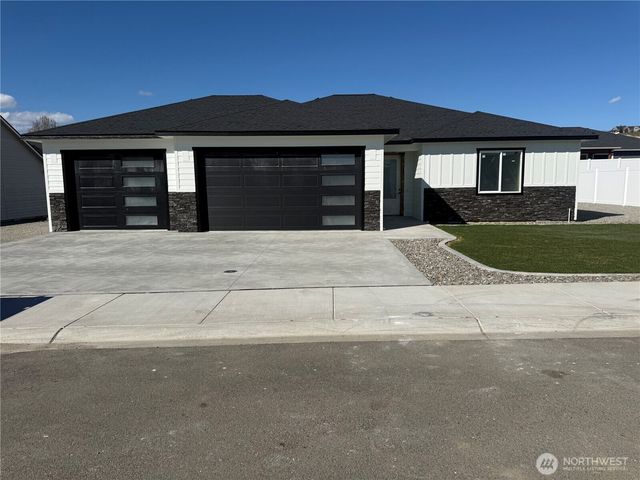 881 NE Conner Court, East Wenatchee, WA 98802