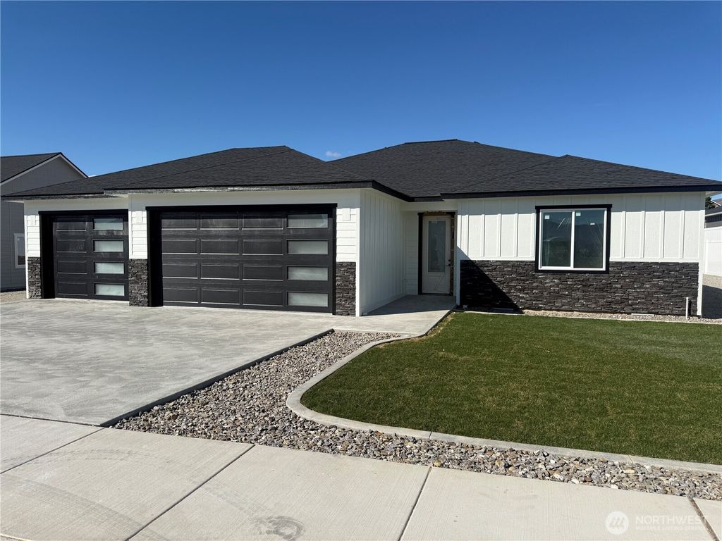 881 NE Conner Court, East Wenatchee, WA 98802