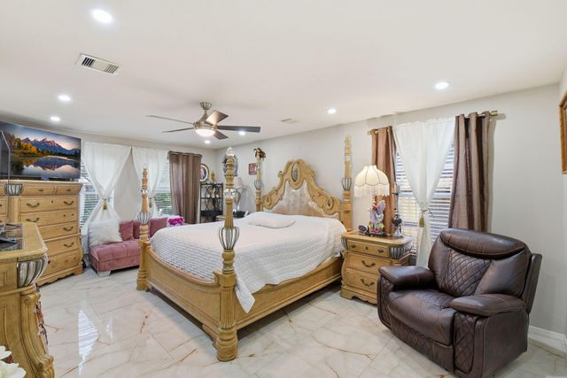 1821 Majestic Oak Drive, Pearland, TX 77581