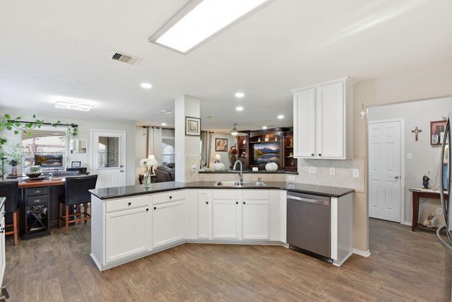 1821 Majestic Oak Drive, Pearland, TX 77581