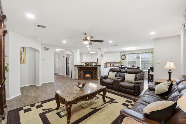 1821 Majestic Oak Drive, Pearland, TX 77581