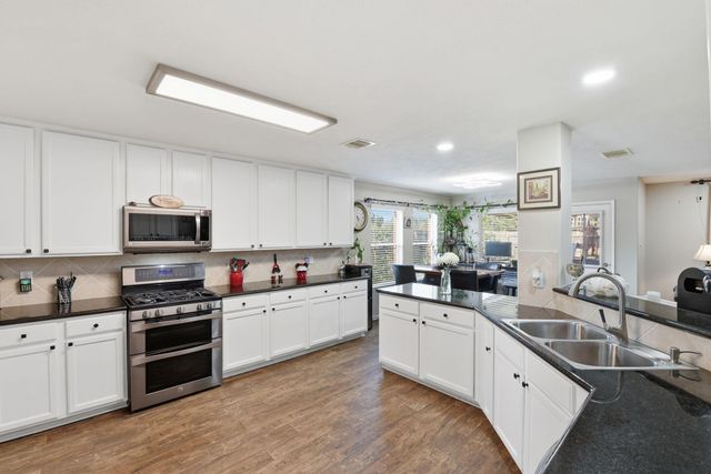 1821 Majestic Oak Drive, Pearland, TX 77581