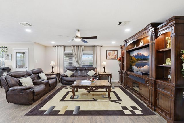 1821 Majestic Oak Drive, Pearland, TX 77581