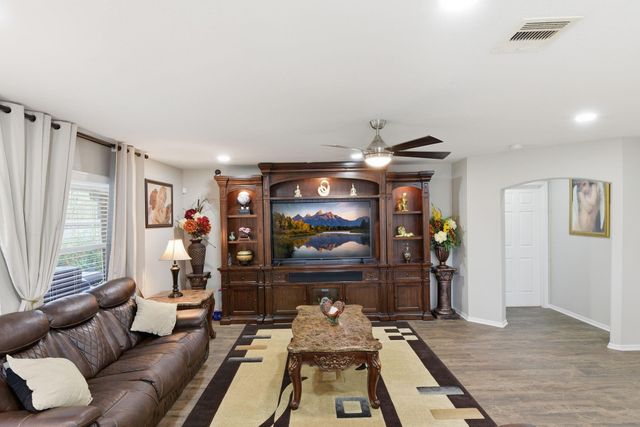 1821 Majestic Oak Drive, Pearland, TX 77581