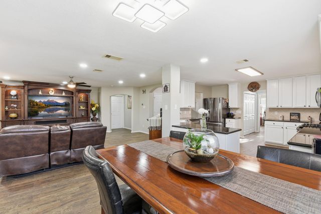 1821 Majestic Oak Drive, Pearland, TX 77581