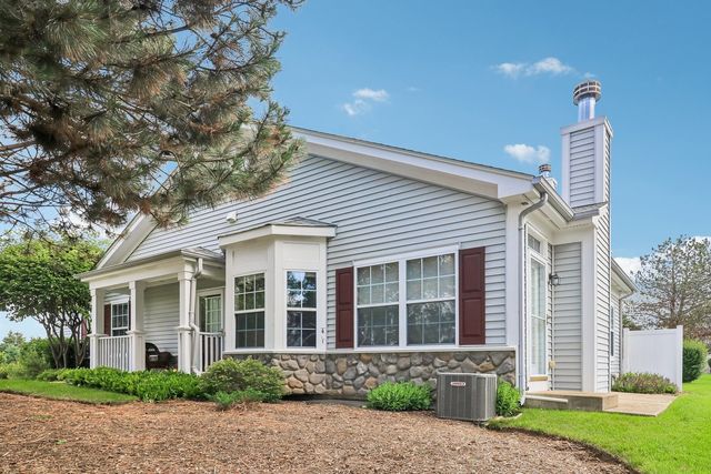 2722 Kendall Crossing, Johnsburg, IL 60051