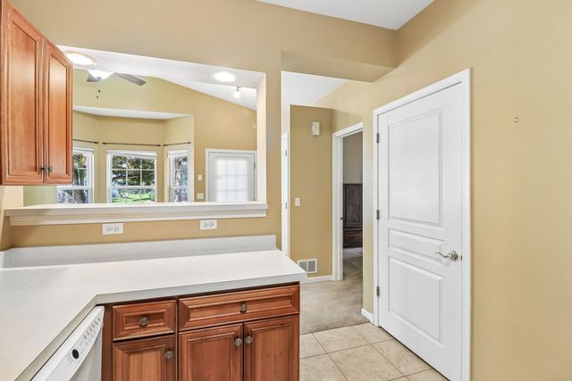 2722 Kendall Crossing, Johnsburg, IL 60051
