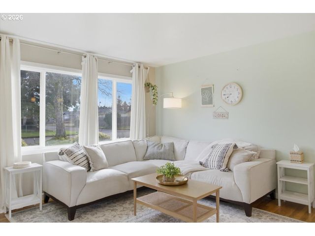 18121 Se LINCOLN St, Portland, OR 97233