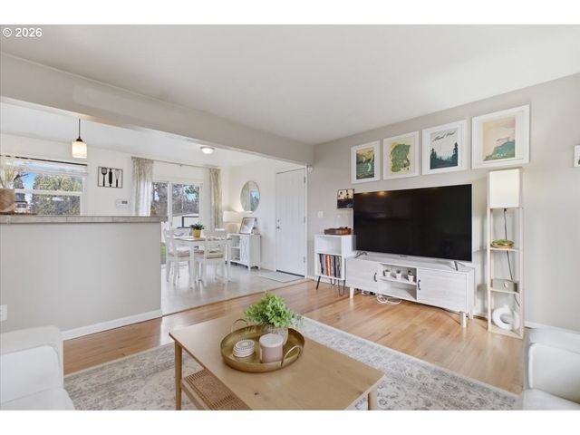 18121 Se LINCOLN St, Portland, OR 97233