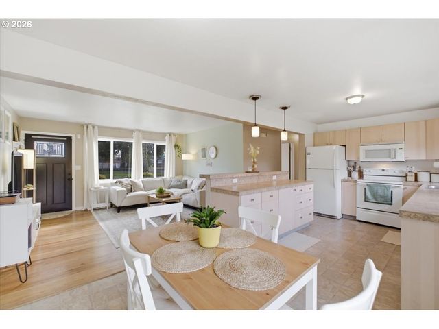 18121 Se LINCOLN St, Portland, OR 97233