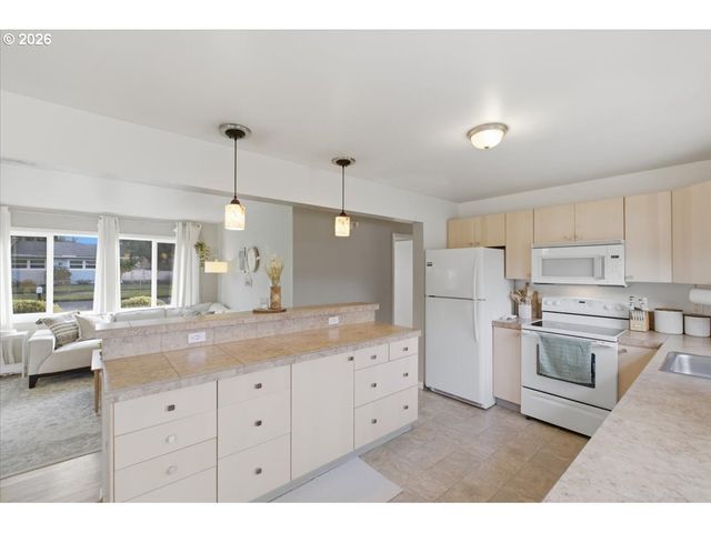 18121 Se LINCOLN St, Portland, OR 97233