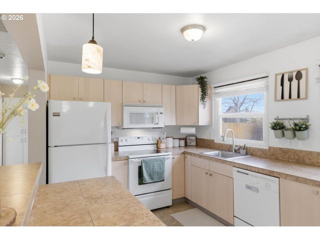 18121 Se LINCOLN St, Portland, OR 97233