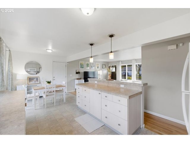 18121 Se LINCOLN St, Portland, OR 97233