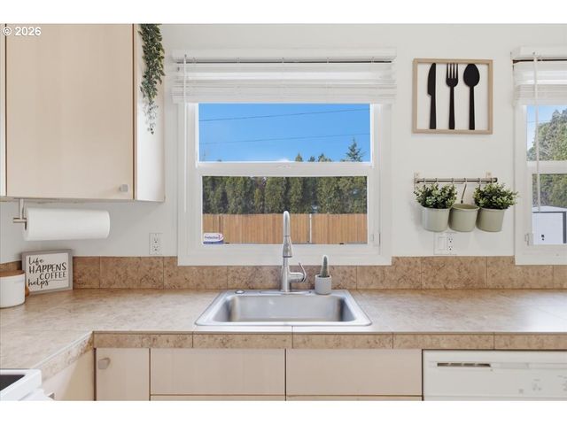 18121 Se LINCOLN St, Portland, OR 97233