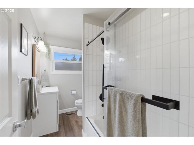 18121 Se LINCOLN St, Portland, OR 97233