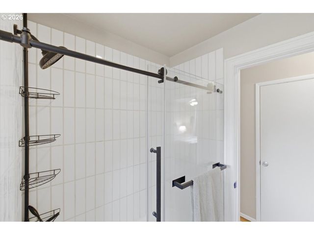 18121 Se LINCOLN St, Portland, OR 97233