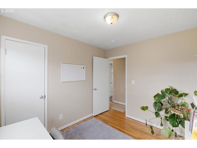 18121 Se LINCOLN St, Portland, OR 97233