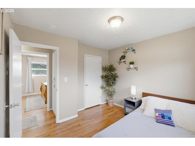 18121 Se LINCOLN St, Portland, OR 97233