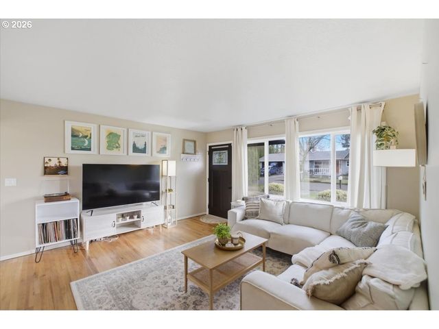 18121 Se LINCOLN St, Portland, OR 97233