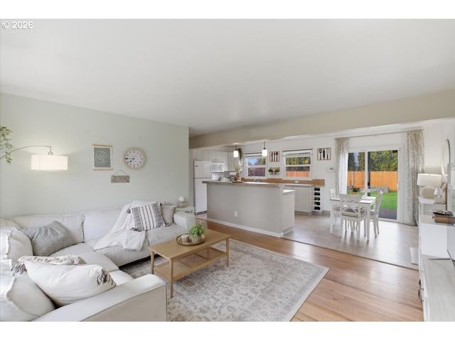 18121 Se LINCOLN St, Portland, OR 97233