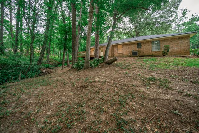 805 Chris Dr, Longview, TX 75605