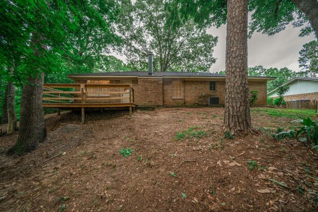 805 Chris Dr, Longview, TX 75605