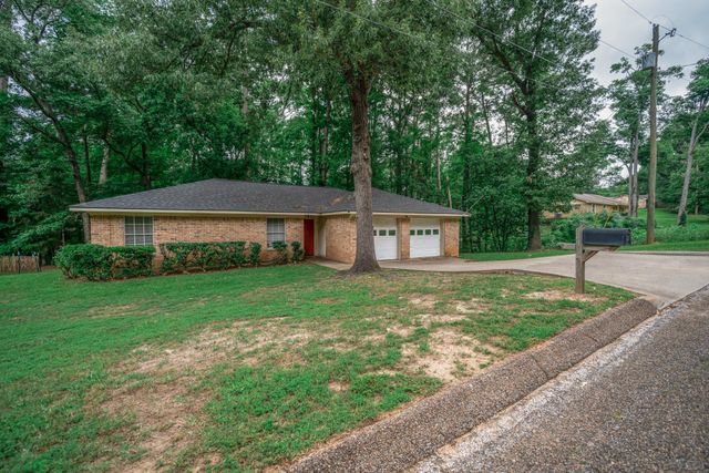 805 Chris Dr, Longview, TX 75605