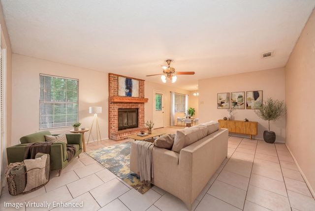 805 Chris Dr, Longview, TX 75605