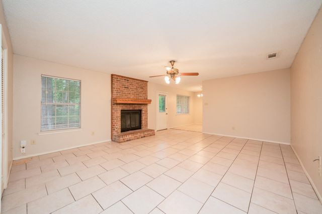 805 Chris Dr, Longview, TX 75605