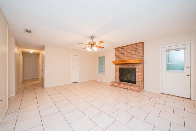 805 Chris Dr, Longview, TX 75605