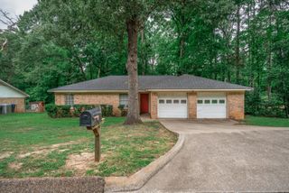 805 Chris Dr, Longview, TX 75605